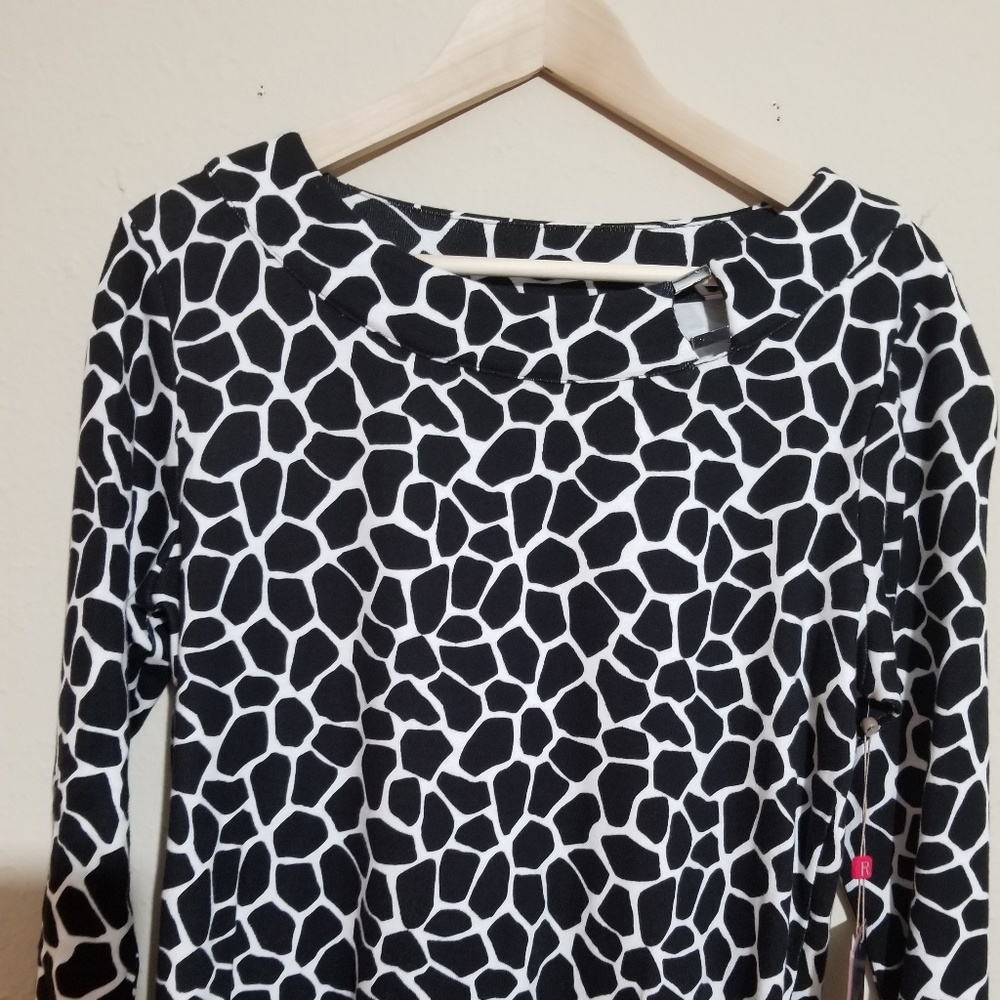 NWT Black and white giraffe print long sleeve top